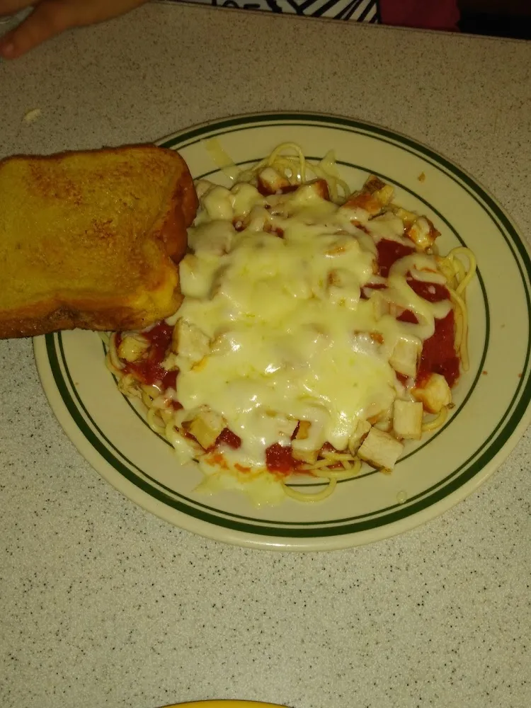 Chicken Spaghetti with Marinara Sauce and Garlic Bread